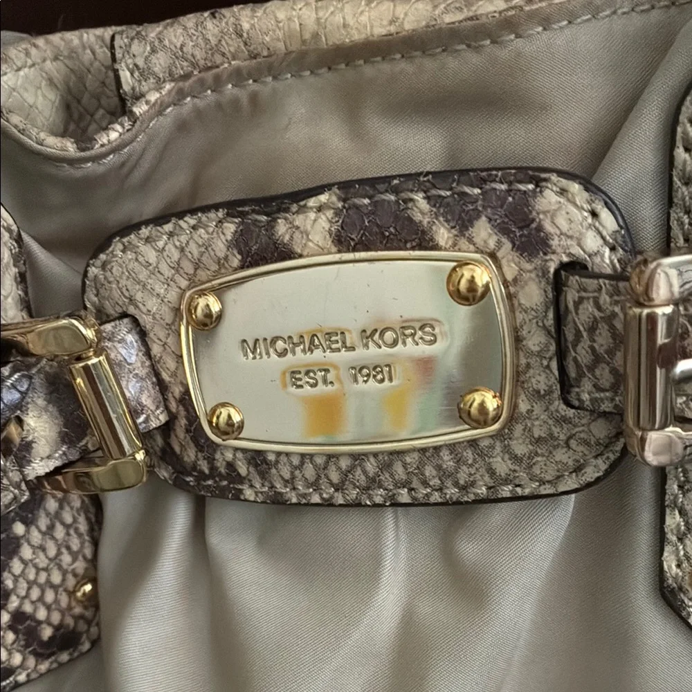 Michael Kors Tan and Brown Shoulder Bag with Slouchy Silhouette - Picture 3 of 12